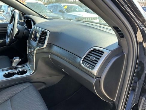 Certified 2020 Jeep Grand Cherokee Laredo image 24