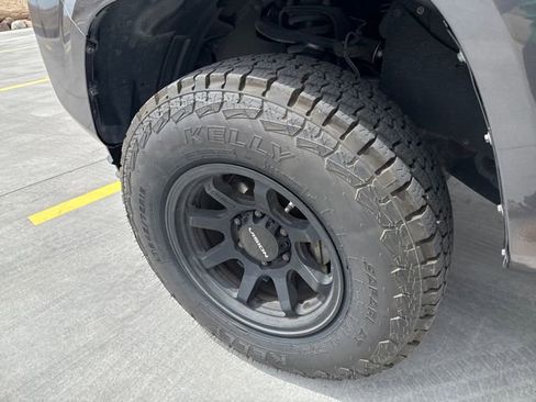 Used 2018 Toyota Tacoma SR w/ SR Convenience Package image 18