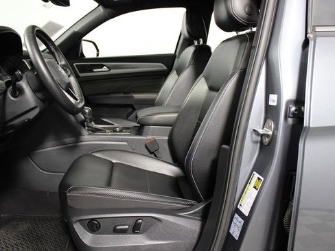 Used 2021 Volkswagen Atlas Cross Sport SE w/ Panoramic Sunroof Package image 9