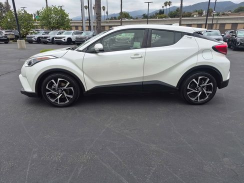 Used 2019 Toyota C-HR XLE FWD image 4