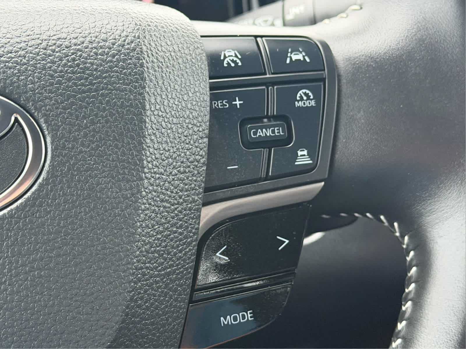 Used 2025 Toyota Camry SE w/ Convenience Package FWD image 12