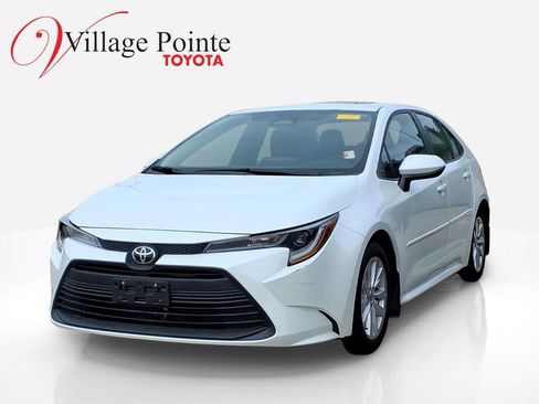 Used 2024 Toyota Corolla LE w/ LE Premium Package FWD image 1