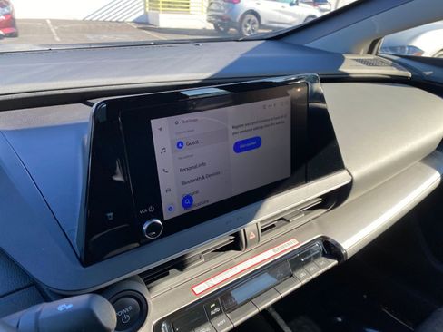 Used 2025 Toyota Prius LE image 18