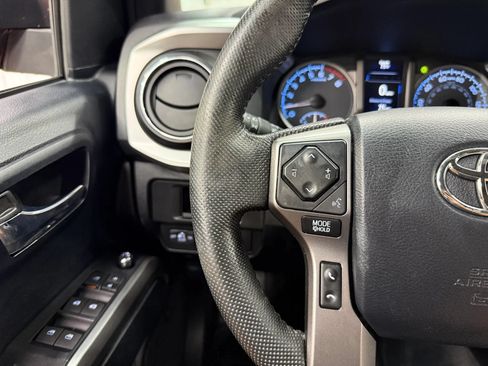 Used 2016 Toyota Tacoma Limited w/ Towing Package AWD/4WD image 28