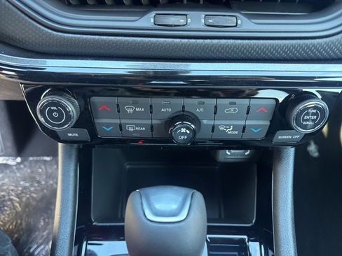 New 2026 Jeep Compass Latitude image 17