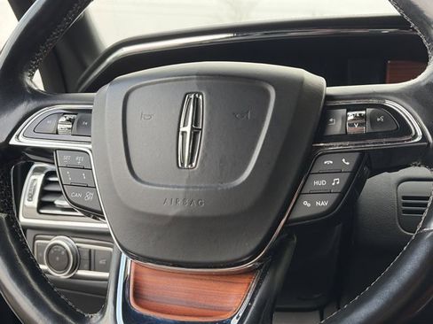 Used 2018 Lincoln Navigator Reserve w/ Technology Package image 25