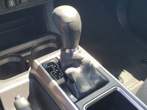 Used 2022 Toyota Tacoma SR5 w/ Technology Package image 18