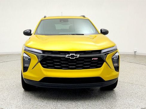 Used 2024 Chevrolet Trax RS w/ Driver Confidence Package FWD image 2