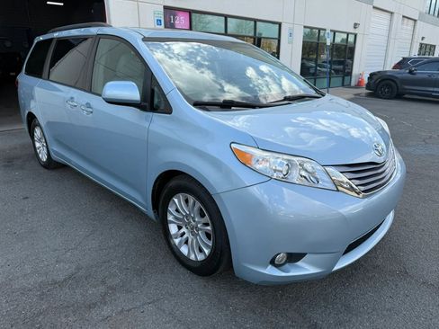 Used 2015 Toyota Sienna XLE image 7