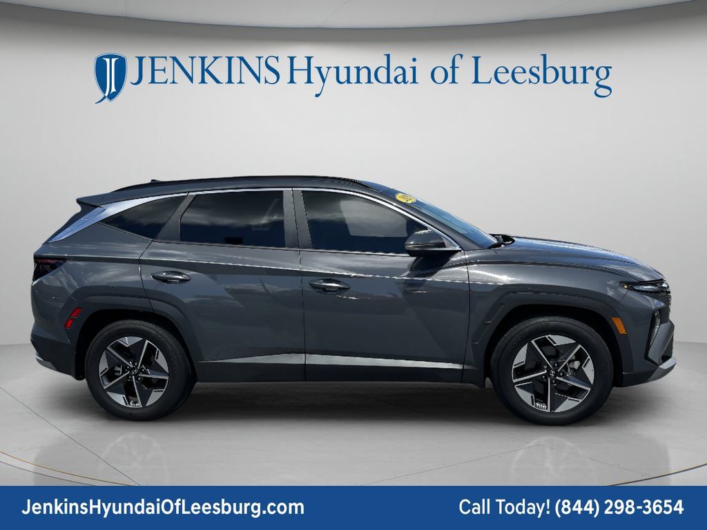Certified 2025 Hyundai Tucson SEL FWD image 3