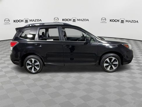 Used 2017 Subaru Forester 2.5i Limited AWD/4WD image 9