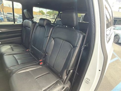 Used 2024 Jeep Wagoneer L Series II w/ Flexible Seating Group AWD/4WD image 15