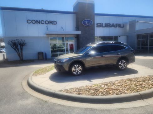 Certified 2022 Subaru Outback Touring image 1