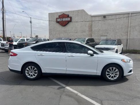 Used 2015 Ford Fusion S image 2