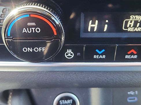 Used 2023 Nissan Rogue SL w/ SL Premium Package image 21