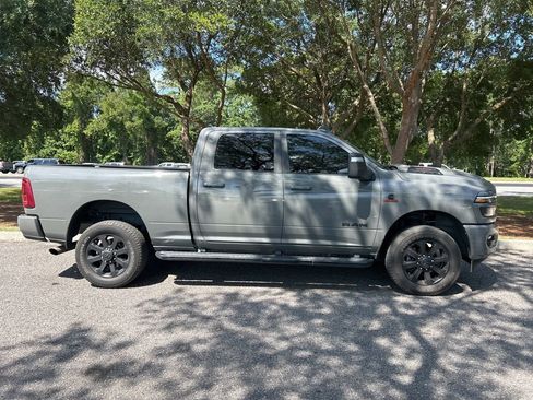 Used 2025 RAM 2500 Laramie AWD/4WD image 5