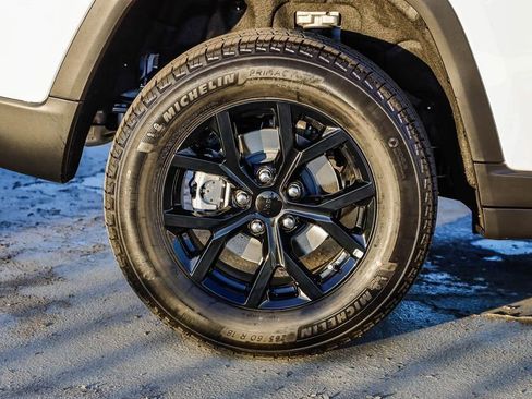 New 2025 Jeep Grand Cherokee Altitude image 12