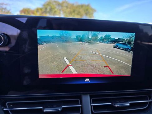 Certified 2025 Chevrolet Trax LT w/ LT Convenience Package image 17