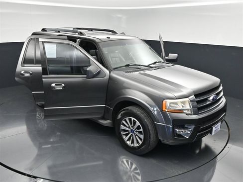 Used 2016 Ford Expedition XLT w/ Equipment Group 202A RWD image 35