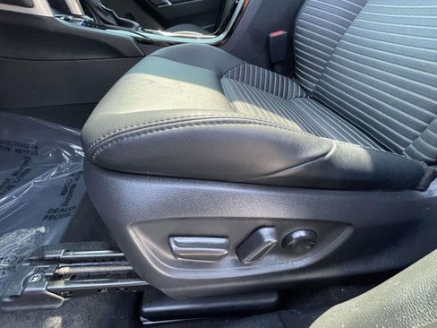 Used 2024 Toyota Corolla Cross XSE w/ Convenience Package AWD/4WD image 19