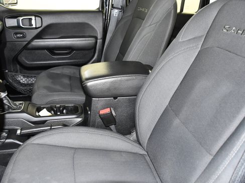 Used 2021 Jeep Wrangler Unlimited Sahara w/ Uconnect 4C Nav & Sound Group AWD/4WD image 37