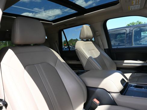 Used 2024 Ford Expedition Limited RWD image 43