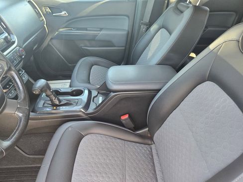 Used 2019 Chevrolet Colorado Z71 AWD/4WD image 12