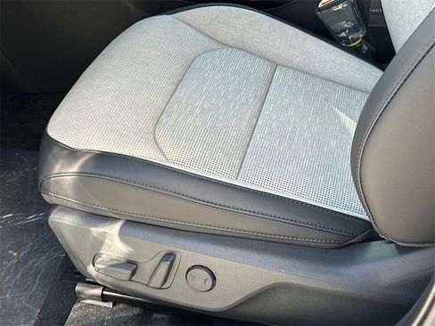 New 2025 Kia Niro SX image 20