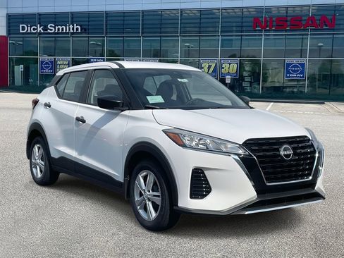 New 2025 Nissan Kicks Play S image 1