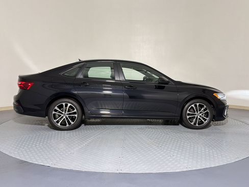 Used 2024 Volkswagen Jetta Sport FWD image 3