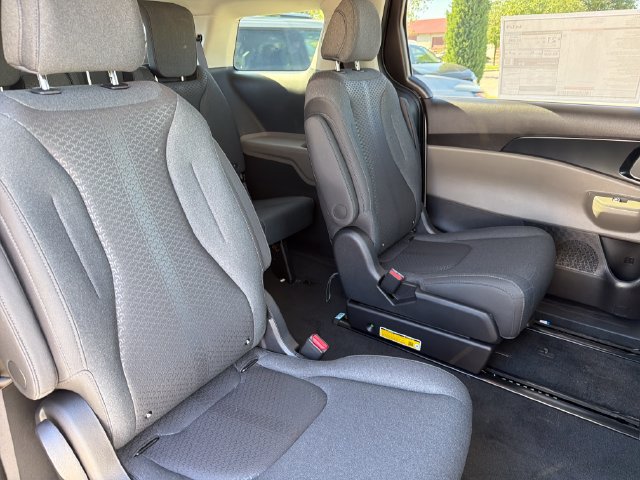 New 2027 Kia Carnival LX FWD image 22