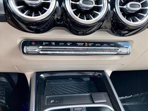 Used 2020 Mercedes-Benz GLB 250 GLB 250 image 24