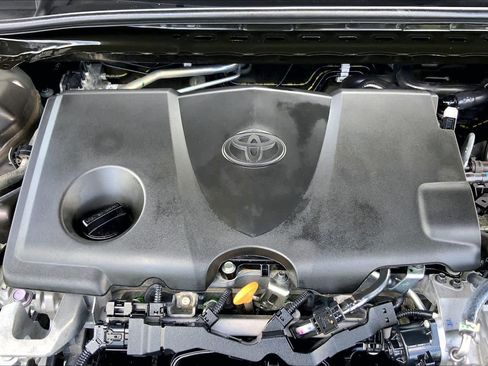 Used 2024 Toyota Camry SE w/ Cold Weather Package FWD image 32