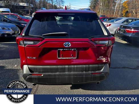 Used 2019 Toyota RAV4 LE w/ Carpet Mat Package image 9