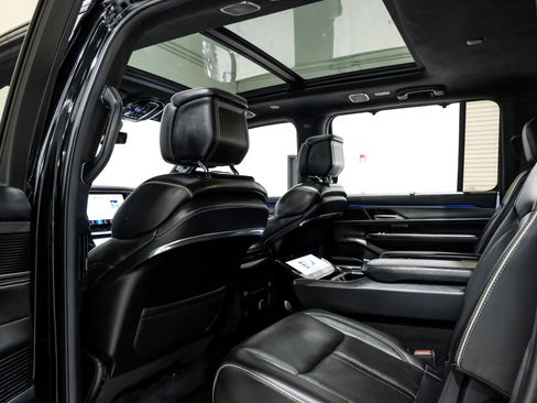 Used 2022 Jeep Grand Wagoneer Series II image 45