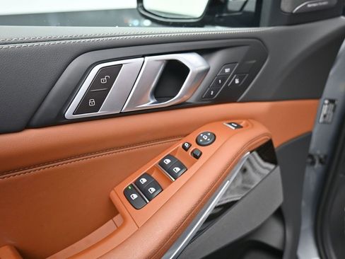 Used 2024 BMW X5 xDrive40i w/ M Sport Package image 9