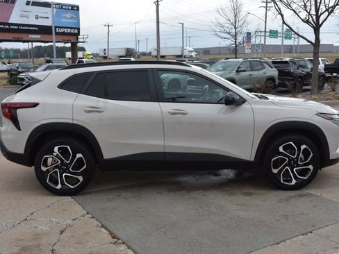 New 2026 Chevrolet Trax RS w/ Sunroof Package image 4