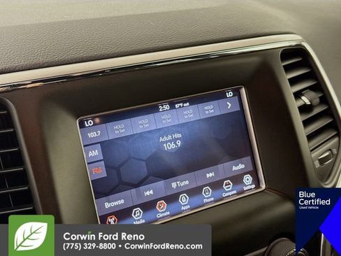 Used 2019 Jeep Grand Cherokee Laredo AWD/4WD image 17