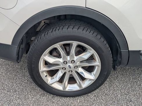 Used 2015 Ford Explorer Limited w/ Equipment Group 301A AWD/4WD image 11
