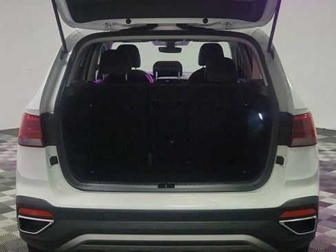 Used 2024 Volkswagen Taos SE image 19