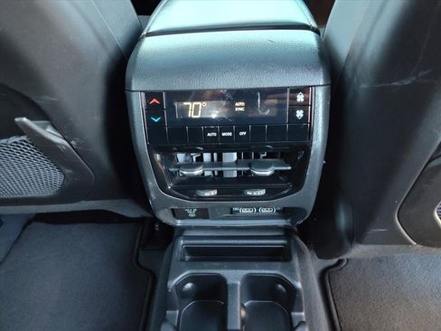 Used 2023 Jeep Grand Cherokee L Laredo image 11