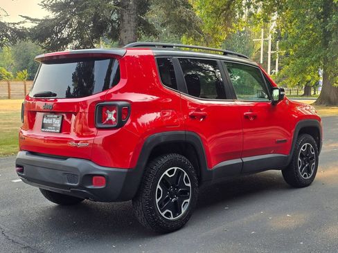 Used 2017 Jeep Renegade Trailhawk AWD/4WD image 6