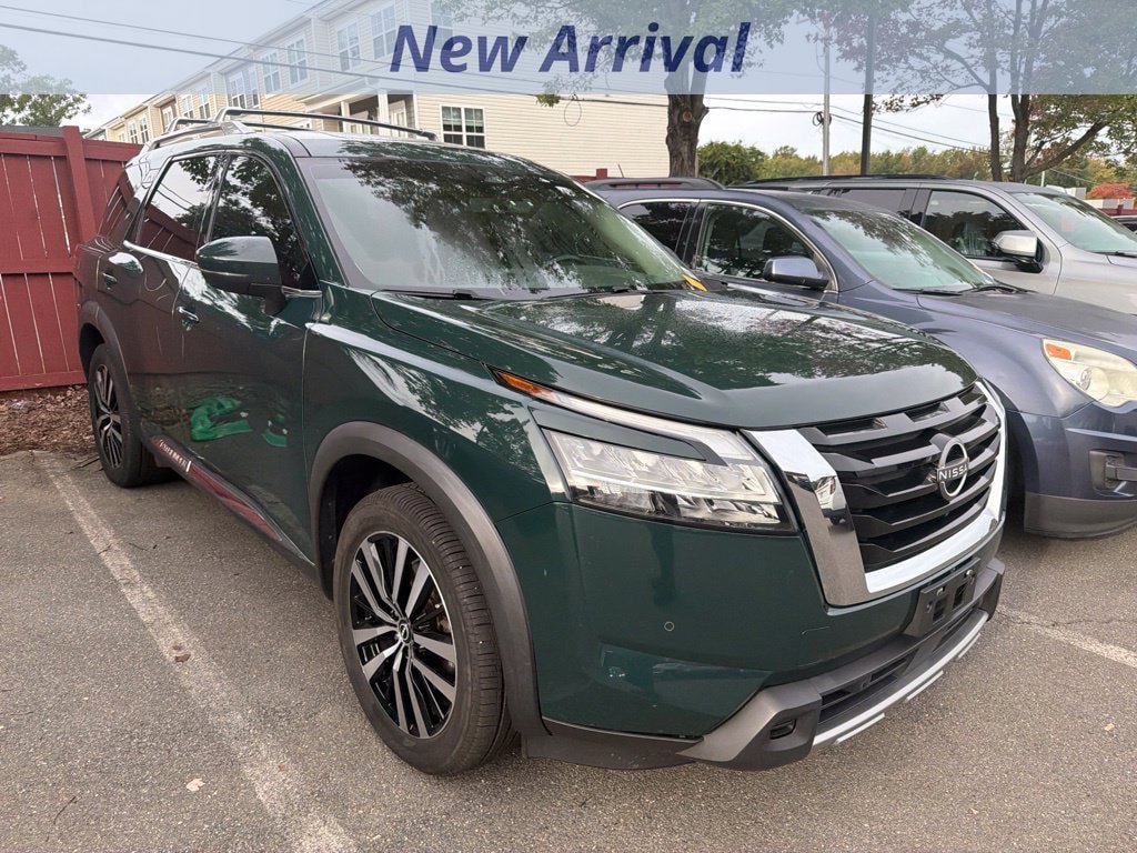Used 2023 Nissan Pathfinder Platinum AWD/4WD image 3