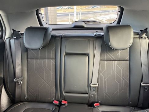 Used 2022 Chevrolet Trax LT w/ LT Convenience Package image 40