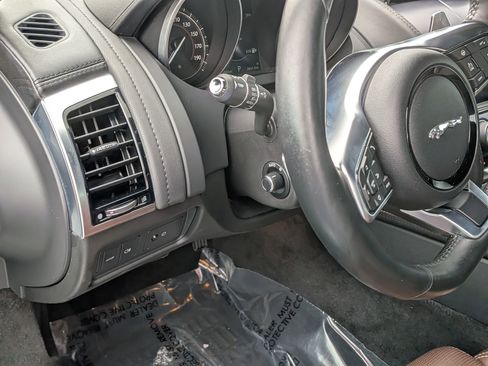 Used 2018 Jaguar F-TYPE Convertible image 17