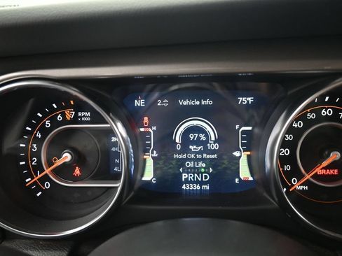 Used 2021 Jeep Gladiator Overland AWD/4WD image 19