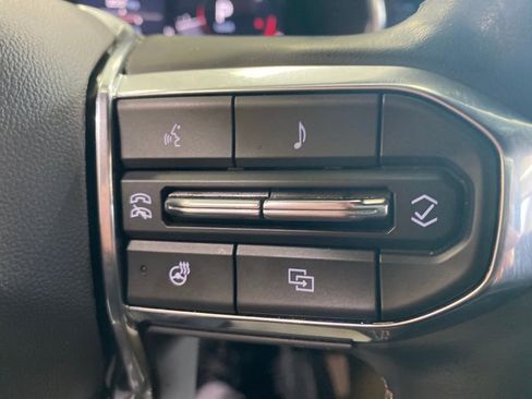 Used 2024 GMC Canyon Denali image 19