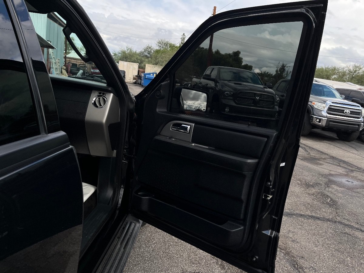 Used 2015 Ford Expedition EL XLT w/ Equipment Group 202A RWD image 40