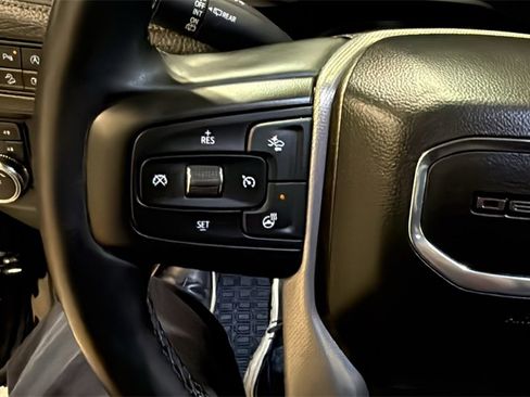 Used 2023 GMC Yukon Denali image 34