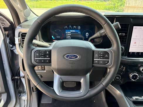 New 2026 Ford F250 Lariat w/ Black Appearance Package AWD/4WD image 17